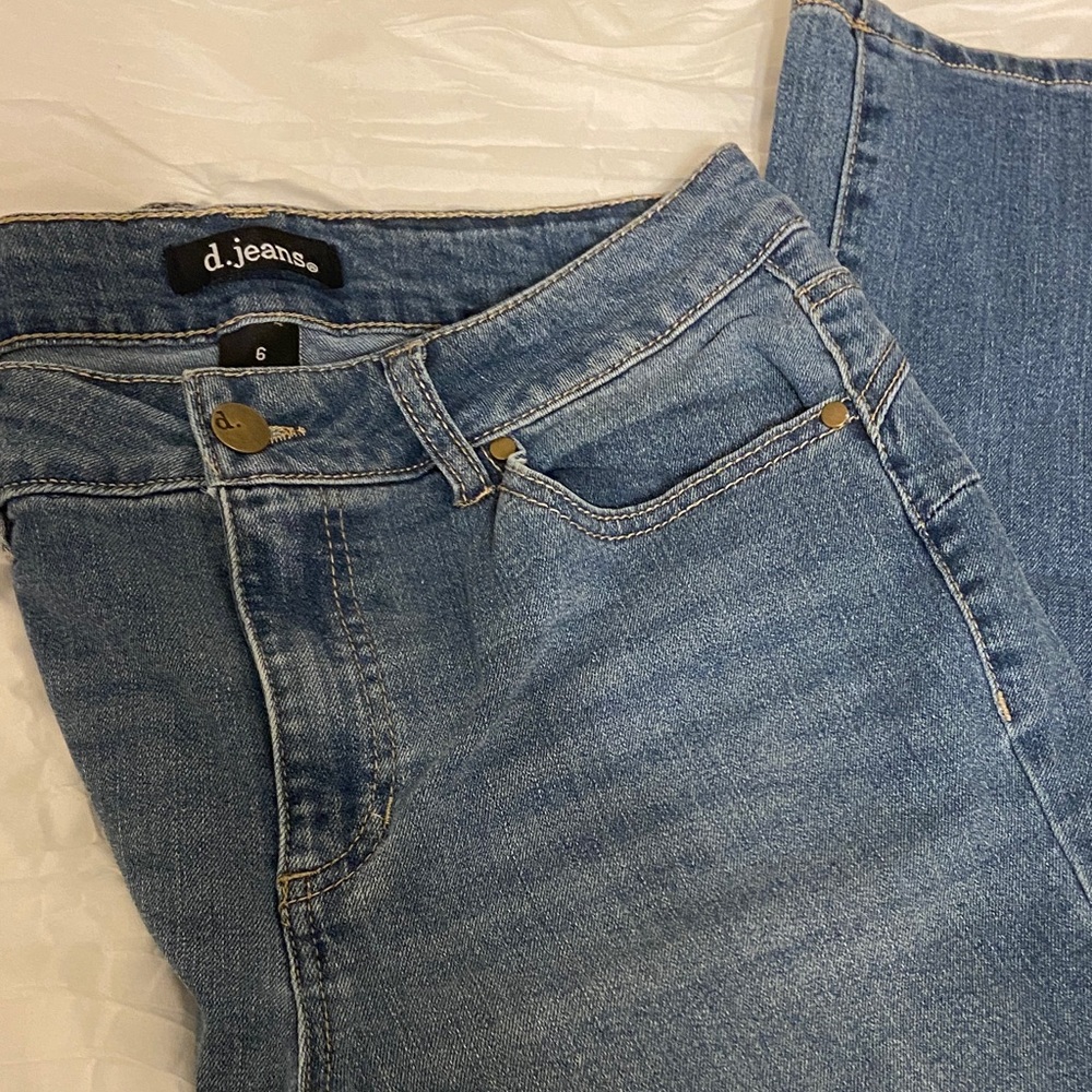 D. Jeans Women's Blue Denim Jeans straight leg size 6 the inseam is 26 inches
